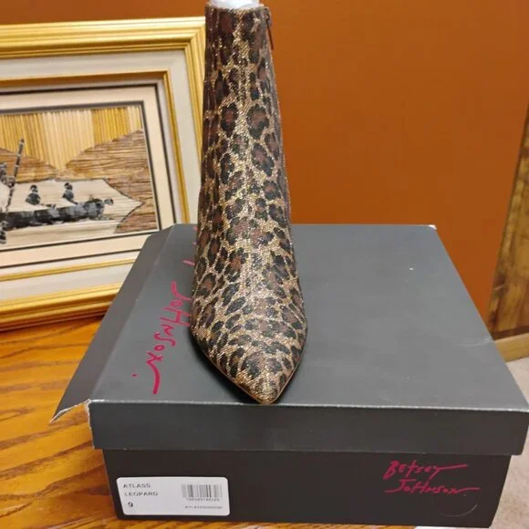 Betsey Johnson Leopard Ankle Booties | 9 | Gold Metallic | Brand New - Picture 4 of 5